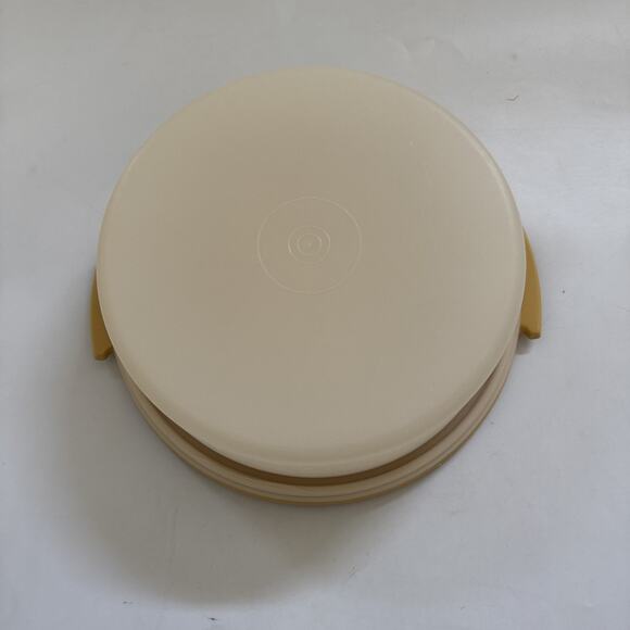 Vintage Tupperware Cake Pie Cupcake Holder Harvest Gold Food Storage - Picture 2 of 8